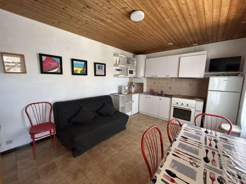 Maison cosy 2 pièces, plage et centre à 300m, terrasse, TV, animaux permis - La Guérinière - FR-1-224B-192