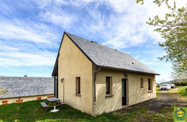 Maison Cosy au Cœur de la Chaine des Puys et à Proche des Pistes !