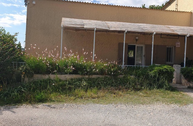 Casita en propiedad de gran colina con 2 dormitorios + sofá conv. Acceso a la piscina de propietarios