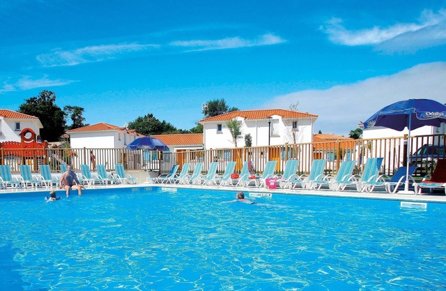 Maisonnette Avec Terrasse | Accès Piscine Saisonnière + Salle de Remise en Forme
