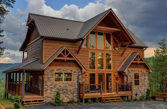 Majestic Mountain View - 4 Bedrooms, 4.5 Baths, Sleeps 12 4 Cabin by Redawning