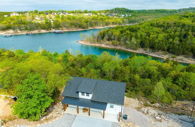 Majestic On Tablerock 5 Bedroom Home by RedAwning