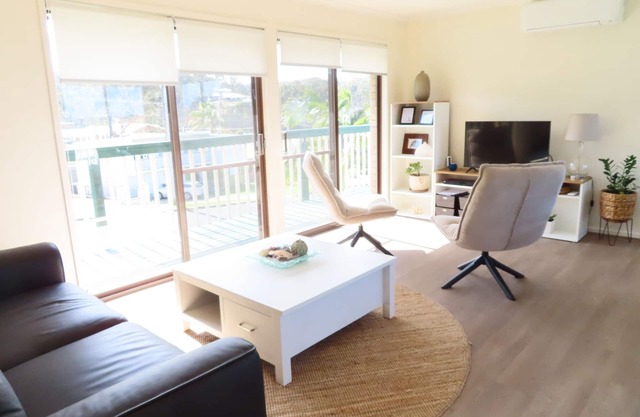 Malua Bay Coast House - Ocean Views - Short Stroll to Beach