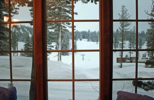 Ski in / ski out condo en canyon lodge -duerme 8- se enfrenta a la montaña
