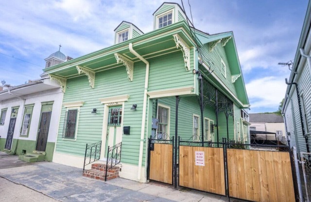 Close to Frenchmen, great bars and restaurants nearby