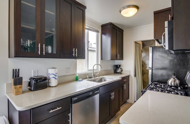 Manhattan Shores 1B