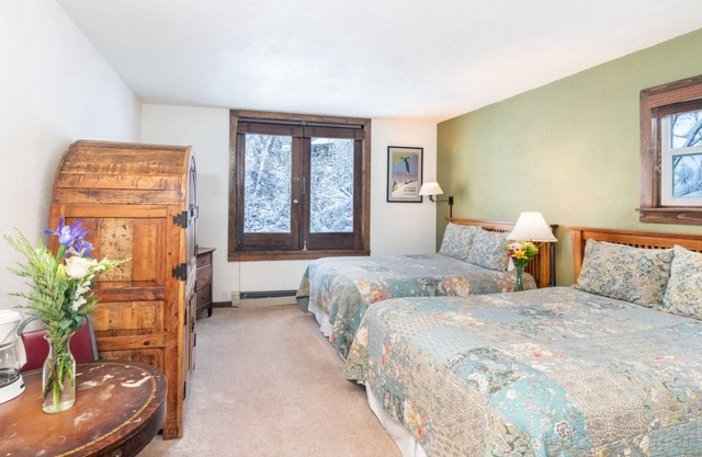 Manitou Lodge 3 by Alpine Lodging Telluride
