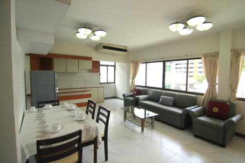 Manoo House H