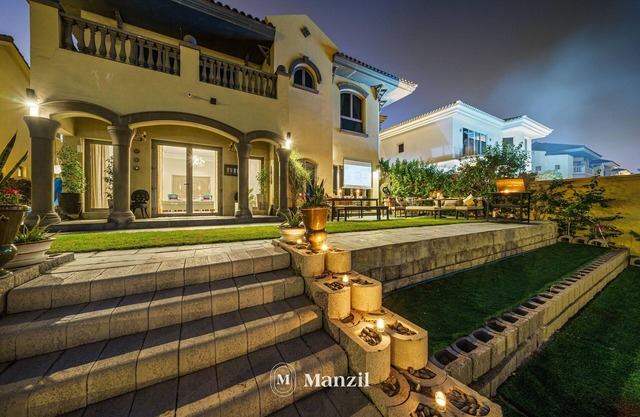 Manzil -Exquisite 5BR Villa in Palm w Beach Access