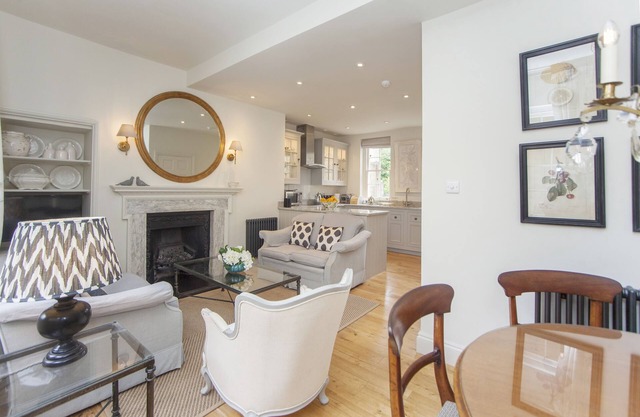 Margaret's 1770 Townhouse - una casa georgiana con capacidad para 5 personas con 3 habitaciones