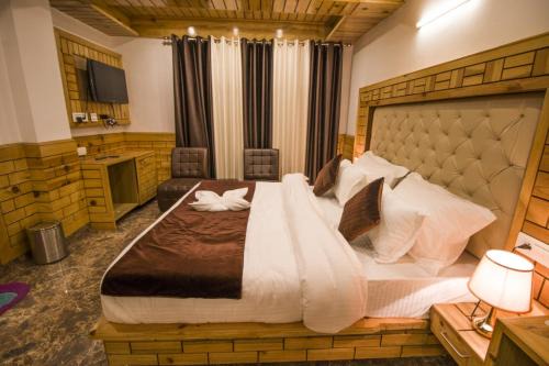 Marina Group of hotel Mountain View Free Parking-cricket stadium 9 km-Mcleodganj 2 km- Bhagsunag 4