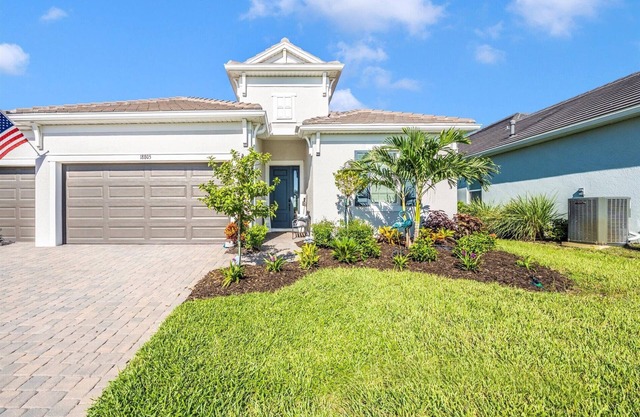 Wellen Park 2600 sqft pool, spa & fireplace 3 car with 85” TV & golf cart