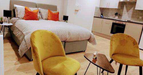 Market Haven Kingsize Studios Town Centre with Netflix, Business & Leisure travellers, multiple units available