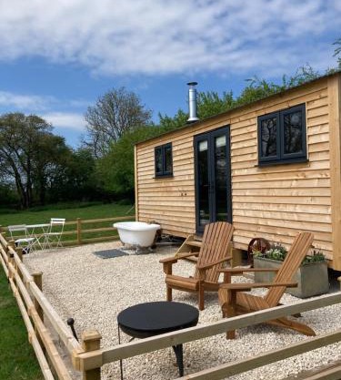 Marsh Farm Glamping Yappingale Shepherd Hut