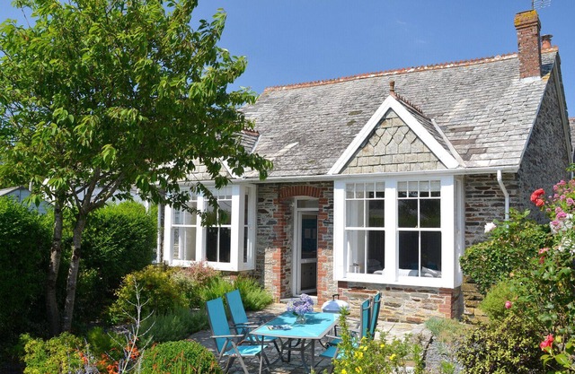 Martha's Harbour - sleeps 6 - near Tintagel