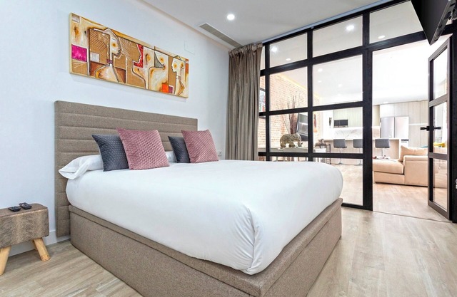 Marvelous 2-bedroom Apartment With Terrace in Triana. Castilla II