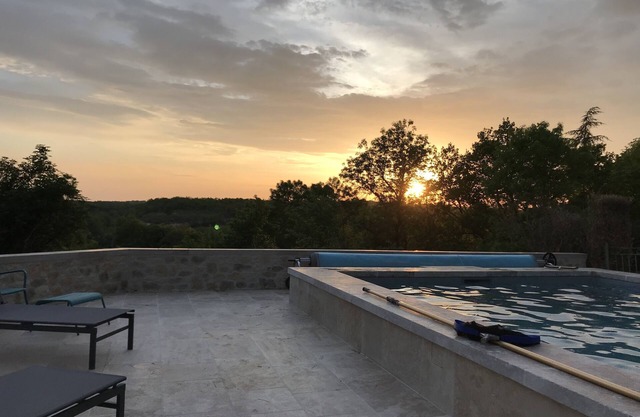 Mas du Loup Quercy: hermosa casa de vacaciones del siglo XVIII recientemente renovada