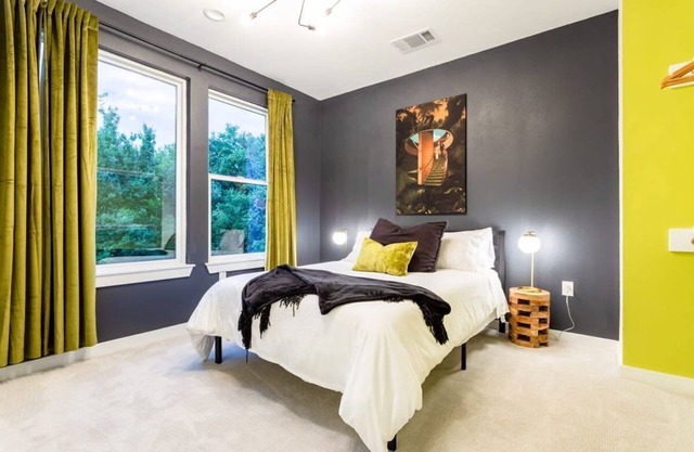 Massive 10BR Compound—6 Min to Downtown Austin