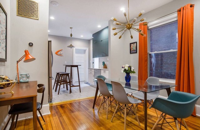 Massive 6BR & 4BA Private Duplex Townhouse, Central!