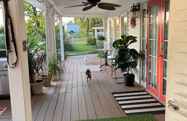 Master suite con terraza privada en una hermosa casa entre Savannah y HHI