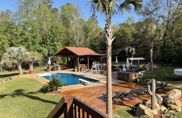 Alquiler de casa de maestros 2020, jacuzzi, piscina, sala de juegos. Estancia más larga disponible.