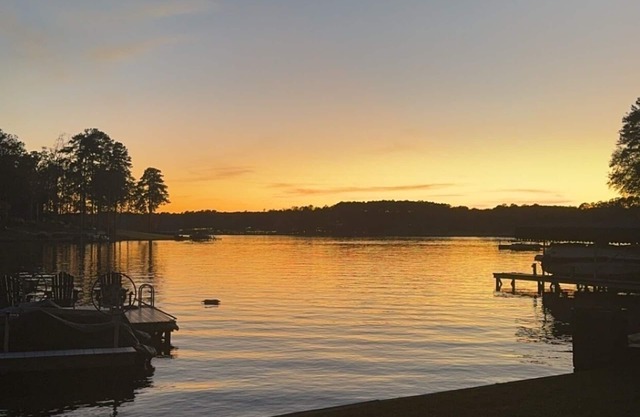 Reunión de la familia perfecta para comer en el lago Oconee. 5 dormitorios con vistas al lago Ritz