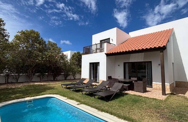 **MAY 2025 NEW DECOR/ SEA VIEW 3 BED/ 3 BATH VILLA. FREE FAST WIFI**