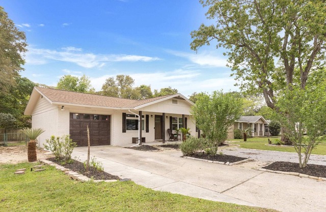 Mayflower - 3Bed, 2 Bath, Grill, 4miles to Beach!