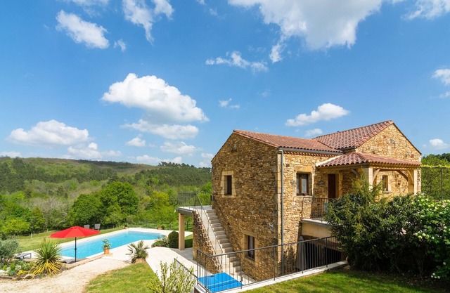 Casa Vacacional en Mazeyrolles con Piscina