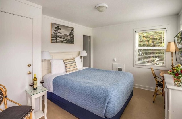 McBee Cottage - Cozy Queen Room at Cannon Beach Hotel Collection! Near Beach