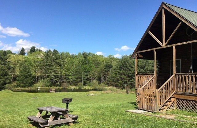 Estanque, chimenea, No se admiten mascotas, cerca de Blue Ridge Parkway,