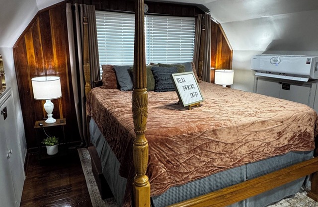 Cozy Meadowview Guest House -1 Bedroom Studio-5 minutes to Downtown Hillsboro