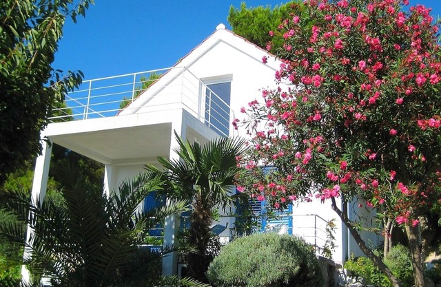 Casa de playa mediterránea en la isla Prvic cerca de Šibenik