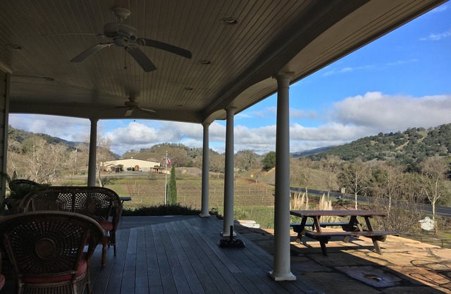 Mendocino Getaway Con envolvente de la cubierta y chimenea de piedra en forma para el All-seasons