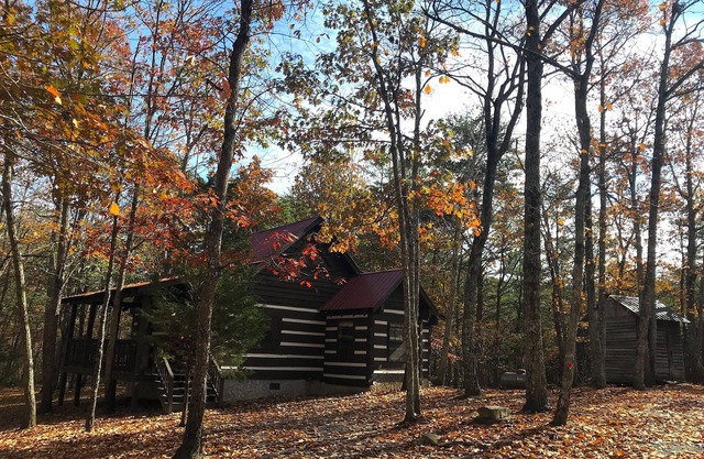 Mentone Mountain Hideaway-Rustling Oak Cabin for Family Getaway in Nature