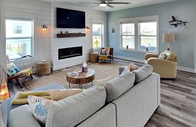 Mermaid Alley | Partial Bay Views