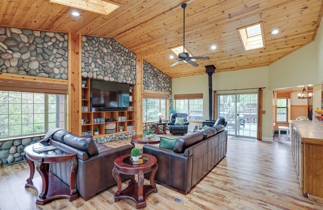 Mi-Wuk Village Vacation Rental w/ Multi-Level Deck