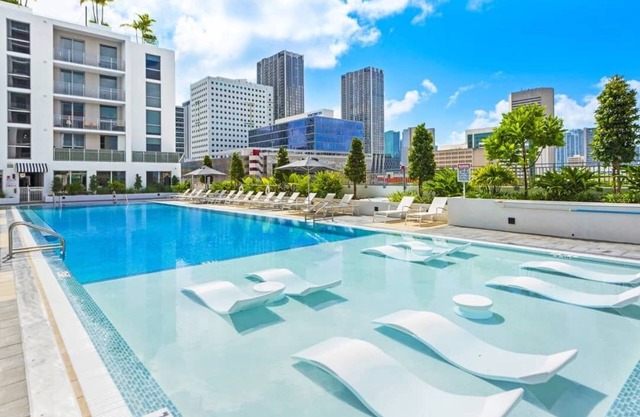 Miami 1BR / 1BA Rooftop Pool
