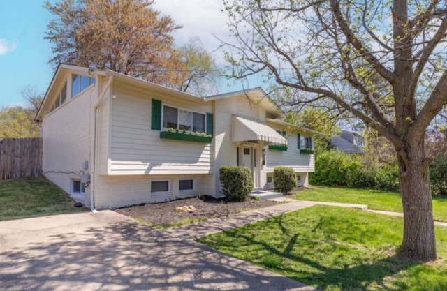 Mid-Century Modern 4BR Home: 15 min from Old Town!