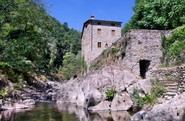 Encantadora casa de vacaciones en Vellano con piscina