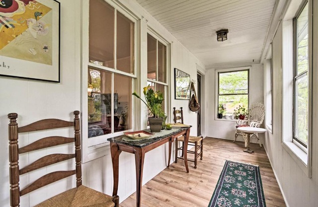Millburn House with Deck - Walk to NYC Transit!