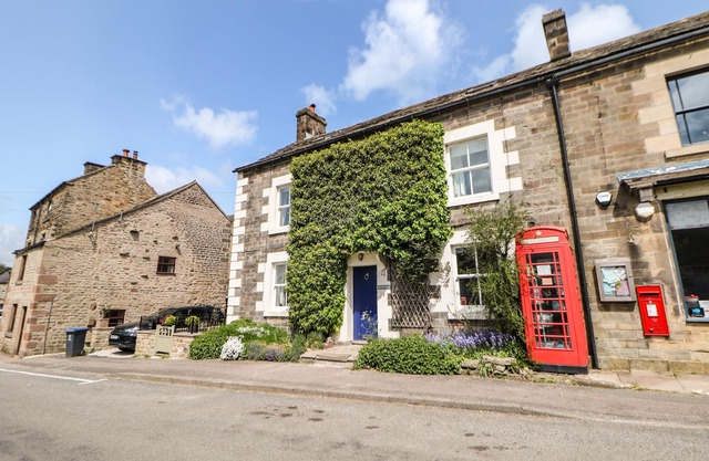 MILLWARD HOUSE, mascotas, con fuego en Longnor, Ref 946519