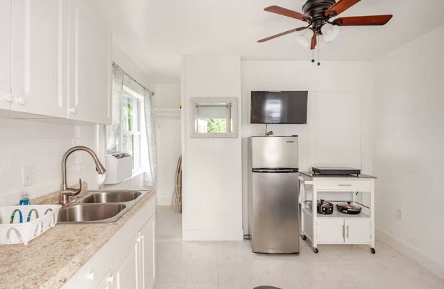 mini apartment, Graceland in sunshine city Florida