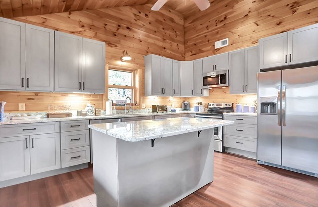 Minutes to Wisp! Renovated! Hot Tub! Fast Wi-Fi!