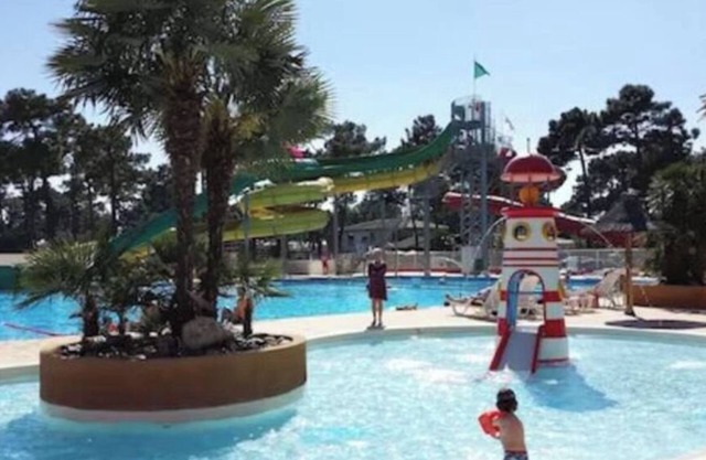 Mobile-home 6/8 pers. in 4* campsite with swimming pool