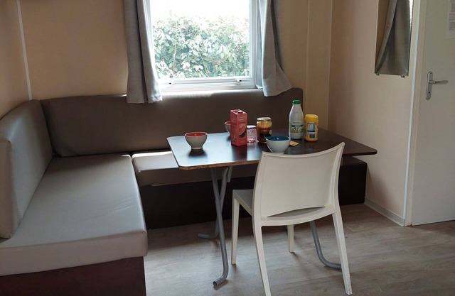 Mobil Home 'Le 154 Aux Iscles' con piscina compartida, terraza privada y aire acondicionado
