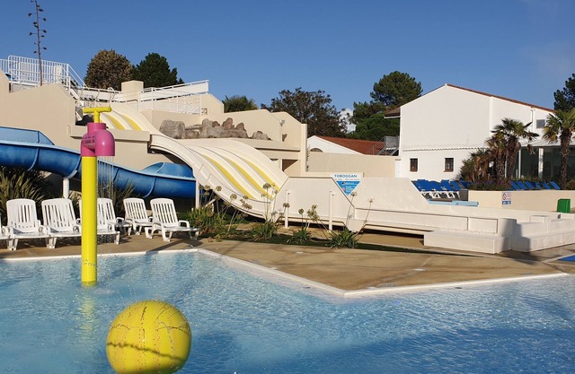Casa móvil en camping 4 ****, jacuzzi, sauna, hammam, club infantil