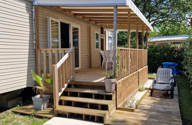 Mobilhome familiar con piscina compartida, jardín y Wi-Fi