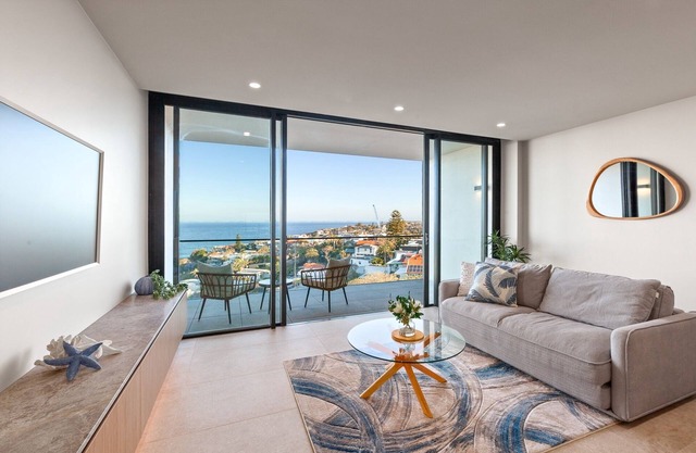 Modern 1-Bed with Tamarama Beach Views
