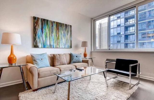 Modern 1 Bedroom Apartments with Manhattan views